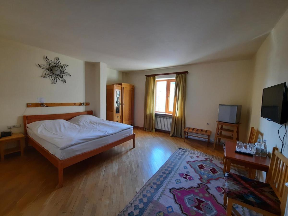 Hotel Mirhav Goris Exterior foto