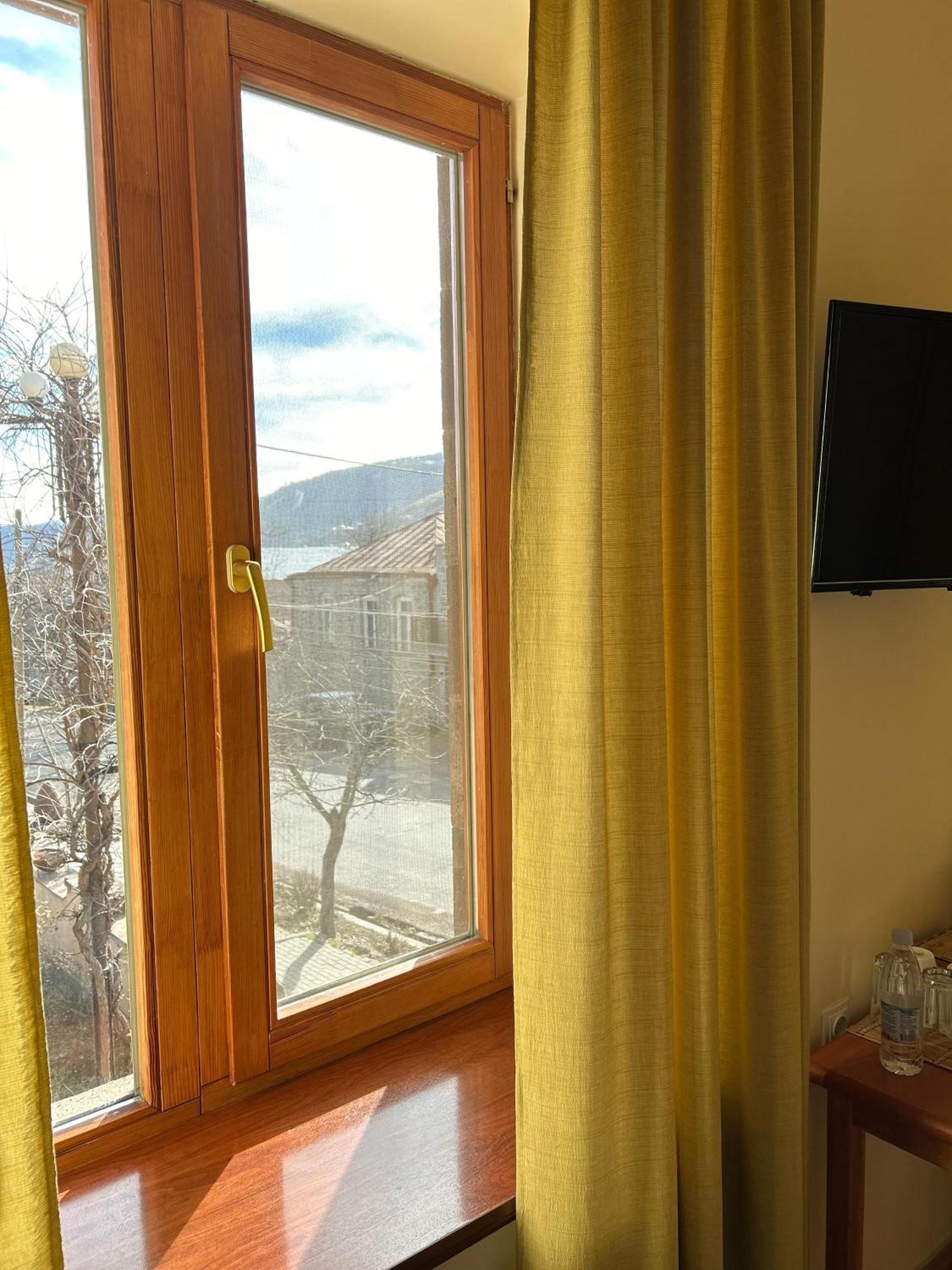 Hotel Mirhav Goris Exterior foto